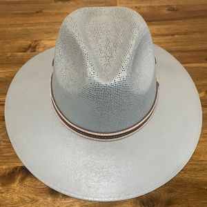 Women's hat. Size: M. Made in Mexico.